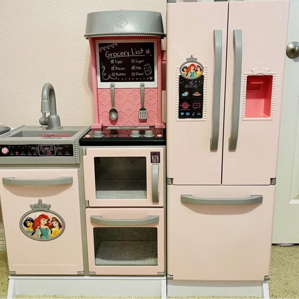 BRAND NEW IN BOX- Disney Princess Style Gourmet Smart Kitchen - Picture 2 of 3